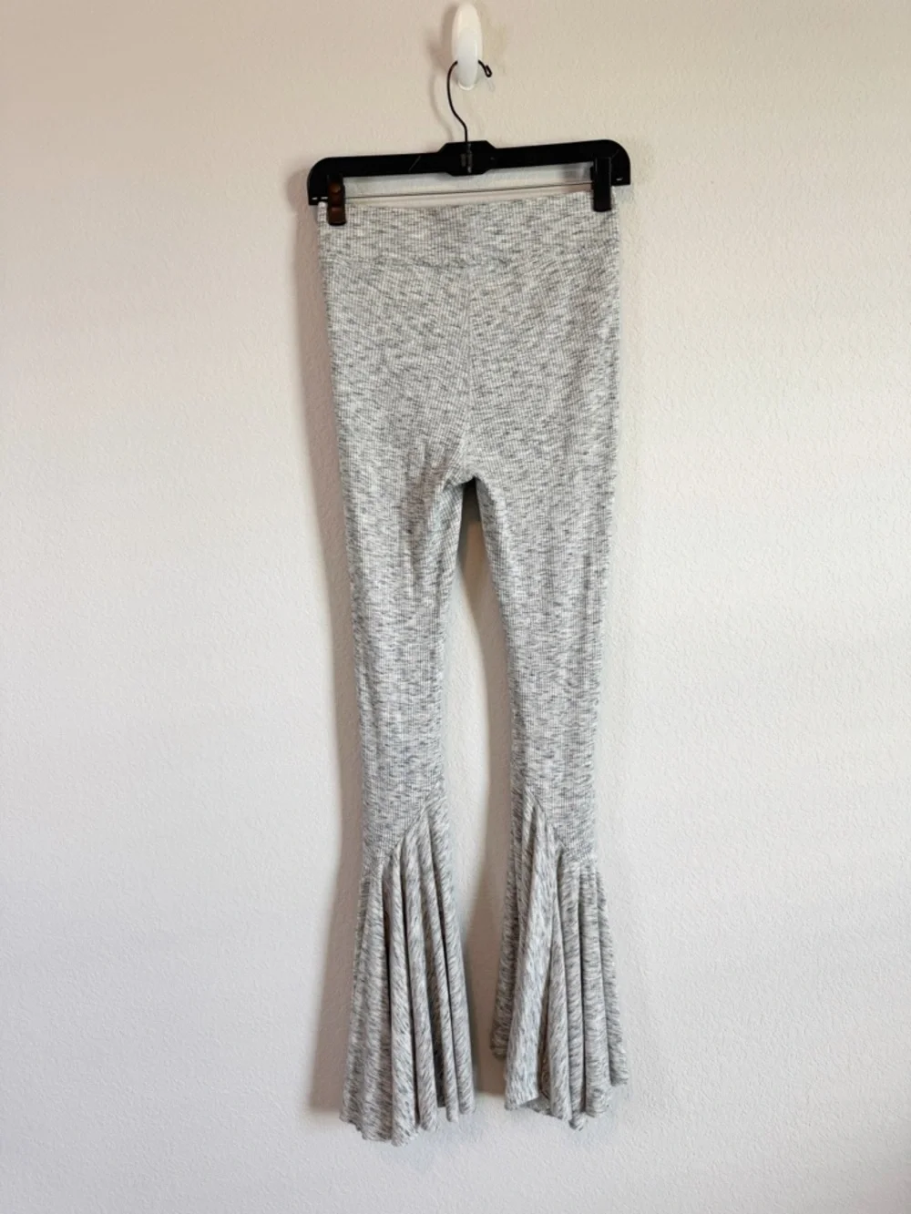 Free People Movement Gray Low and Flow Ruffle Ribbed Leggings Size Small - Picture 6 of 10